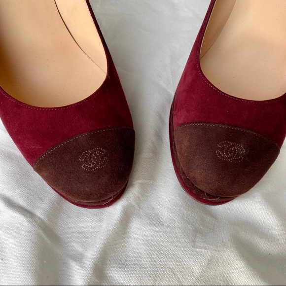 🎁🥂HP🥂🎁 Chanel Burgundy Suede Cap Toe Heels - Picture 10 of 12